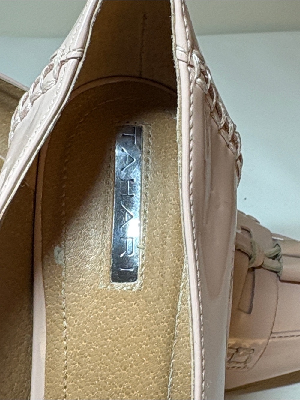 Tahari Blush Patent Heeled Pump Size 9 - Picture 2 of 11
